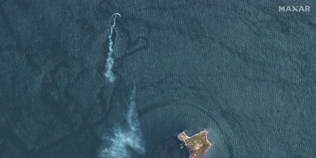 Satelitske snimke Zmijskog otoka, 12. svibnja - 4