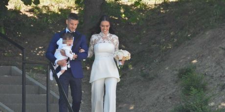 Andrej i Mia Kramarić vjenčali se u crkvi i krstili sina - 2