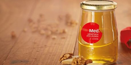 Med hrvatskih pčelinjaka