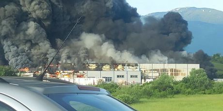 Požar u tvornici u Bihaću - 3