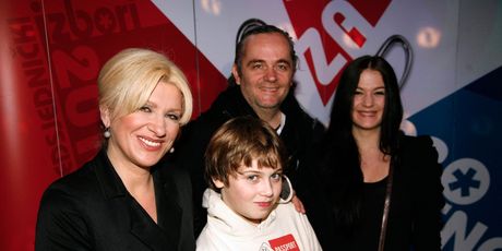 Vesna Škare Ožbolt,sin Tin, muž Zlatko i kćer Valentina.