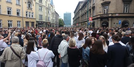 Tisuće ljudi na ulicama Sarajeva - 2