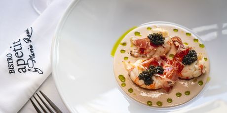 Kvarnerski škamp na pjeni od badema i maslinovog ulja i ulja peršina s pršutom i kavijarom - Bistro Apetit by Marin Rendić