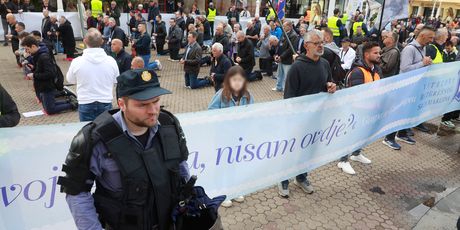 Molitelji i protuprosvjednici u Zagrebu - 7