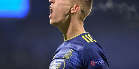 Dano Olmo u dresu Dinama