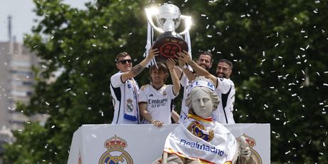 Luka Modrić sa suigračima iz Real Madrida