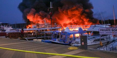 U Marini Medulin požar zahvatio velik broj brodica - 4
