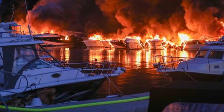 U Marini Medulin požar zahvatio velik broj brodica - 5
