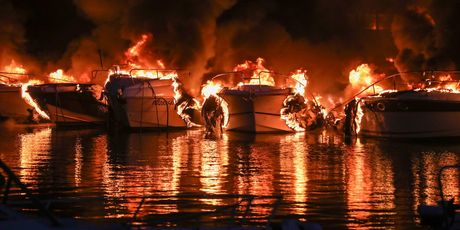 U Marini Medulin požar zahvatio velik broj brodica - 13