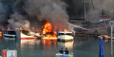 U marini Medulin požar je zahvatio velik broj brodova - 1