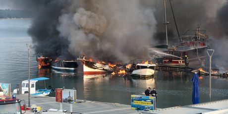 U marini Medulin požar je zahvatio velik broj brodova - 4