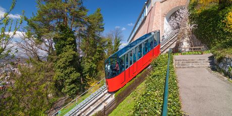 Do brda Schlossberg možete i uspinjačom