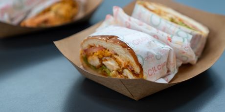 Burger s prženim brancinom