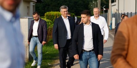 Premijer Andrej Plenković na mjestu pada aviona - 2