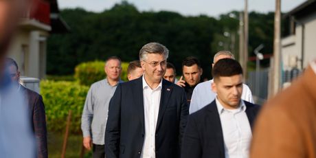 Premijer Andrej Plenković na mjestu pada aviona - 4