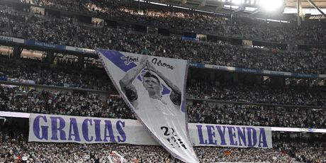 Koreografija navijača Real Madrida upućena Toniju Kroosu