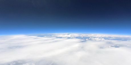 Prikaz zakrivljenosti Zemlje i njene površine na 27 km