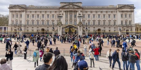 Scene ispred Buckinghamske palače - 2