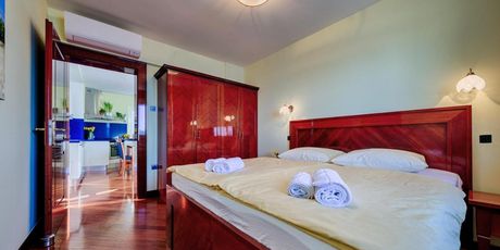 Seafront Apartment Vis - 2