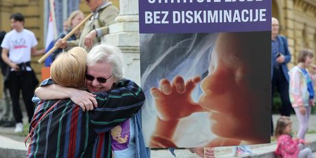 Okupljaju se sudionici Hoda za život kod zagrebačkog HNK