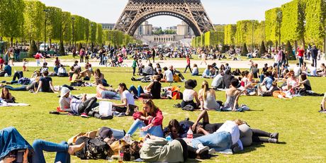 Pariz se bori s najvećim turističkim gužvama
