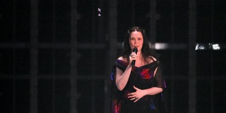Zoë Më - 2