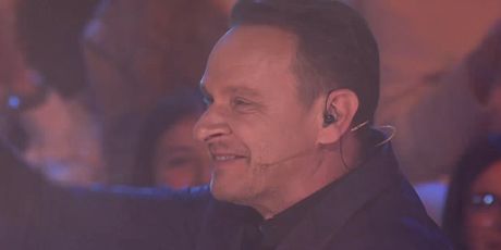 Stela Rade, Enis Bešlagić, Tvoje lice zvuči poznato