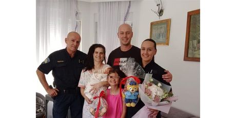 Kaštelanski policajci omogućili trudnici pravovremen dolazak u rodilište - 1