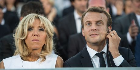Emmanuel Macron sa suprugom Brigitte - 2