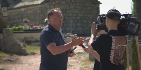 Napad na novinarsku ekipu