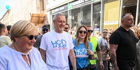 Marko Perković Thompson i supruga Sandra na Hodu za život - 4