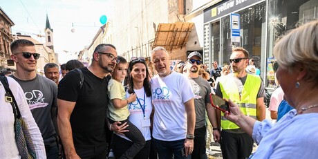 Marko Perković Thompson i supruga Sandra na Hodu za život