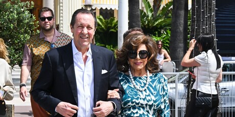 Joan Collins - 5
