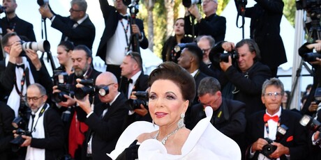 Joan Collins - 9