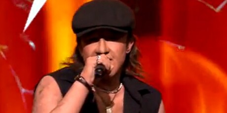 Iva Ajduković kao AC/DC