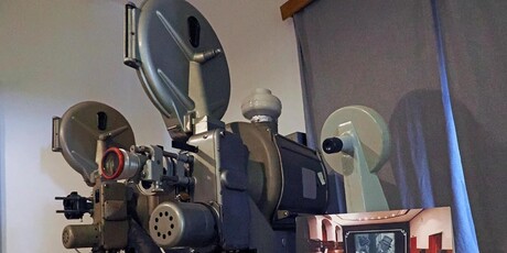 U dvorcu se nalazi i staro kino s najstarijom zvučnim filmom o gradu Ormožu