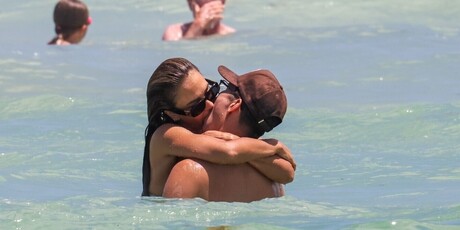 Jessica Alba, Danny Ramirez