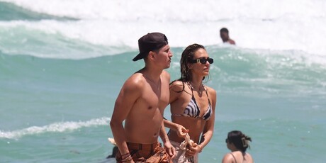 Jessica Alba, Danny Ramirez