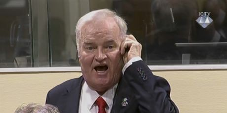 Ratko Mladić vikao u sudnici (Foto: Dnevnik.hr)