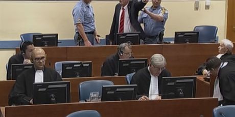 Ratko Mladić vikao u sudnici (Foto: Dnevnik.hr)