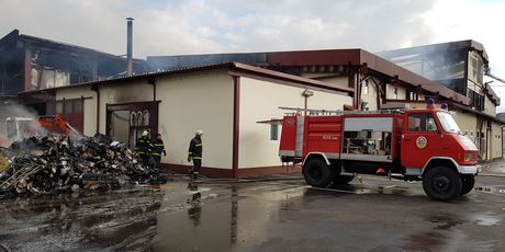 Požar u pogonu za izradu svijeća u Otočcu (Foto. Robert Labrović/Dnevnik.hr) - 4
