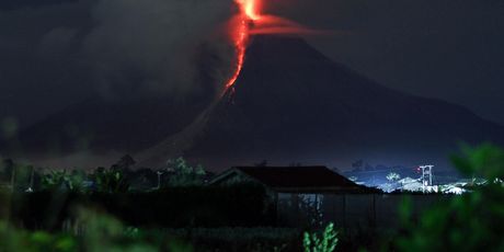 Vulkan na Baliju počeo izbacivati pepeo (Foto: AFP) - 3