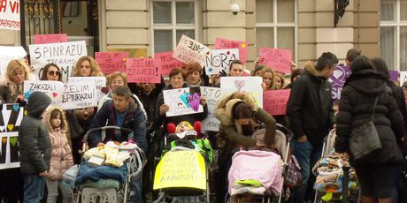 Prosvjed roditelja djece oboljele od spinalne mišićne atrofije na Markovom trgu (Foto: DNevnik.hr)