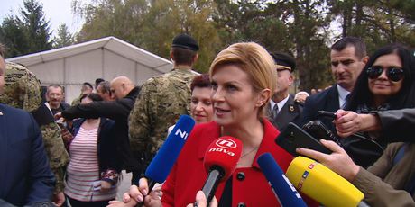 Predsjednica Grabar-Kitarović uzela mikrofon novinaru (Foto: Dnevnik.hr)
