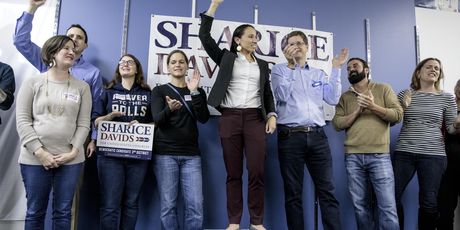 Sharice Davids (Foto: Whitney Curtis / GETTY IMAGES NORTH AMERICA / AFP)