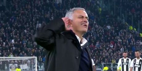 Jose Mourinho provocira navijače Juventusa (Screenshot)
