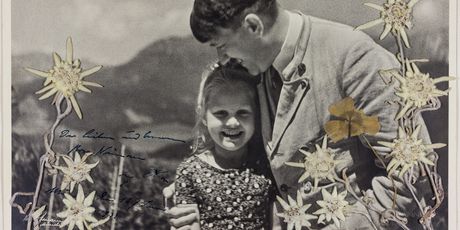 Fotografija Hitlera i djevojčice (Foto: Profimedia)