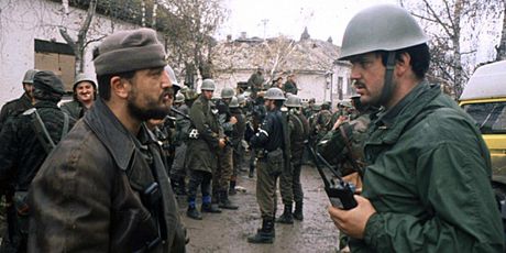 Srpska paravojska i JNA u Vukovaru 1991. godine (Foto: Arhiva/AFP)