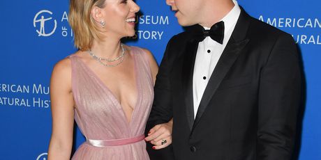 Scarlett Johansson i Colin Jost (Foto: AFP)