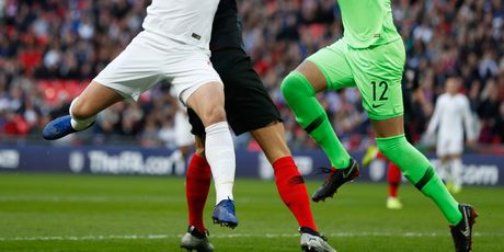 Lovre Kalinić protiv Engleske (Foto: AFP)